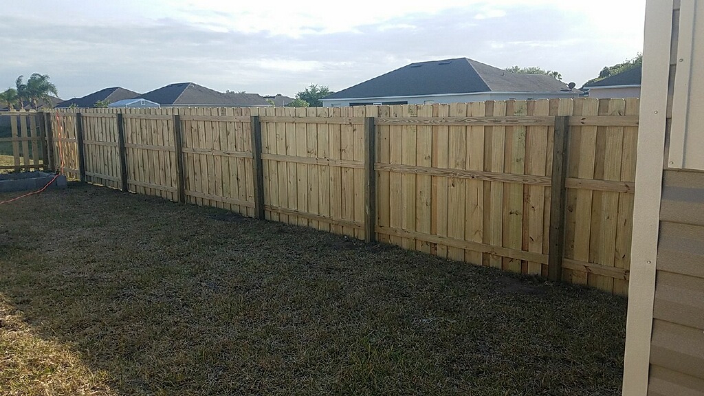 fence installation plantation